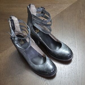 freebird Randi Distressed  Gray Black Strappy Round-Toe Heels Size 7